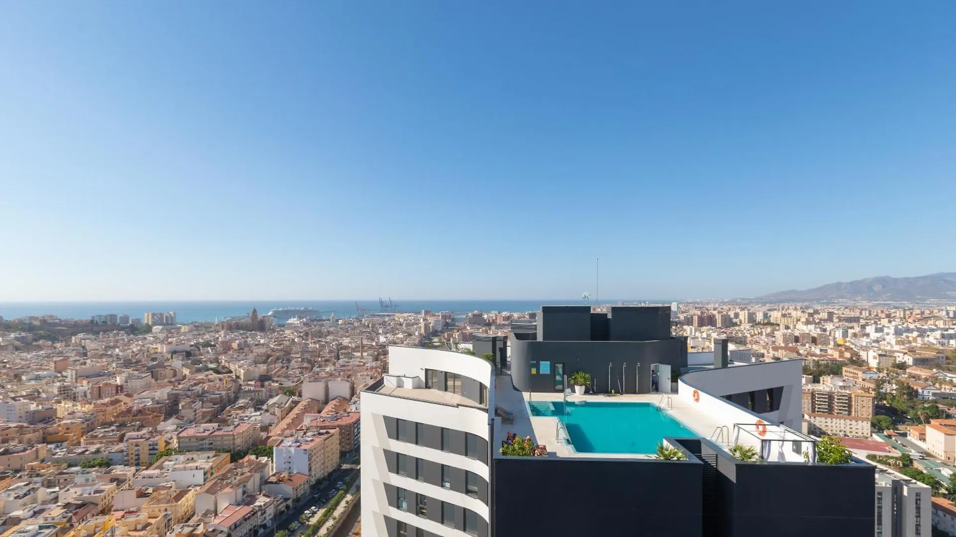 Unique Three-Bedroom Apartment In The Heart Of Malaga 0*,