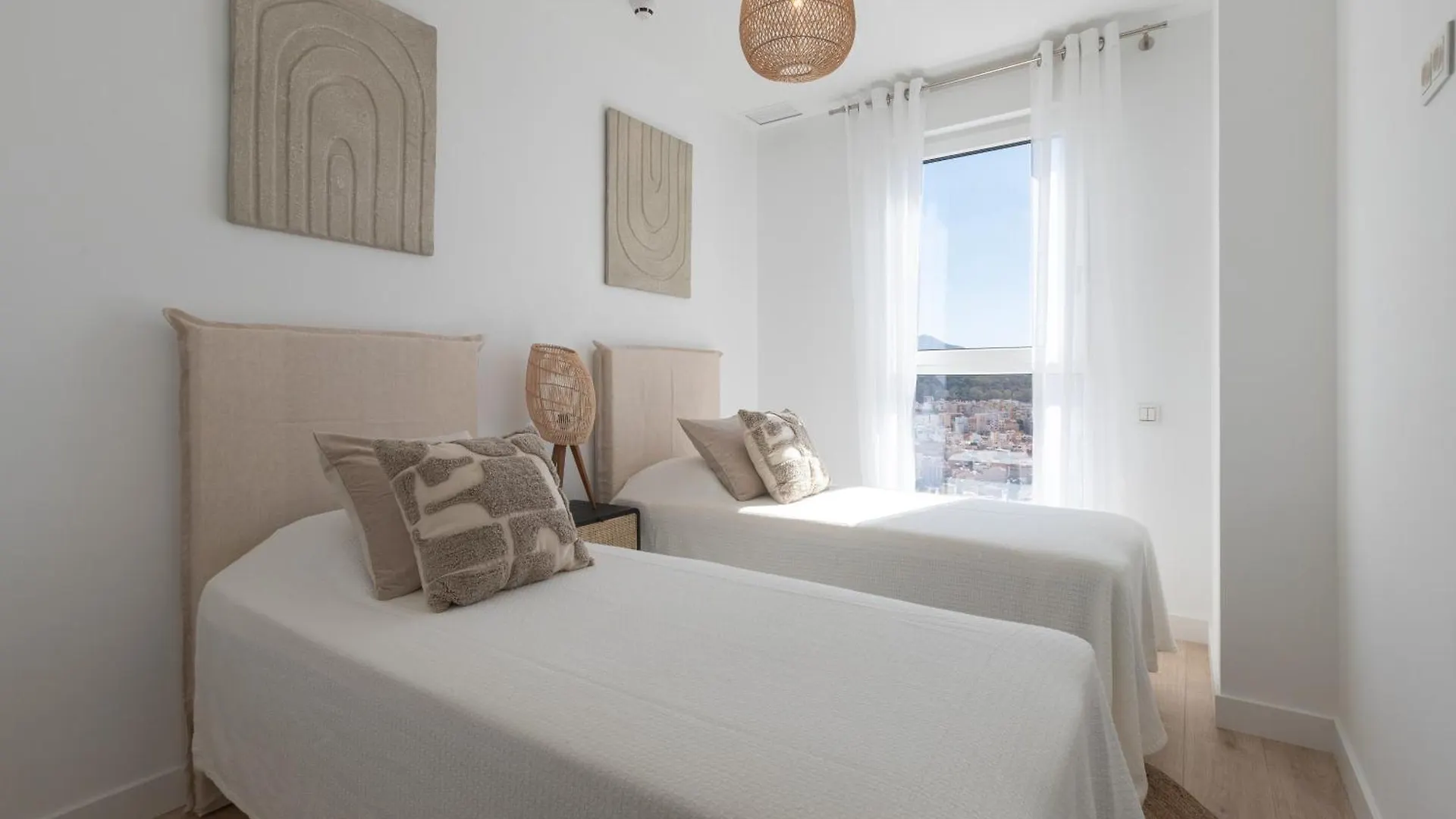 Unique Three-Bedroom Apartment In The Heart Of Málaga Espanha