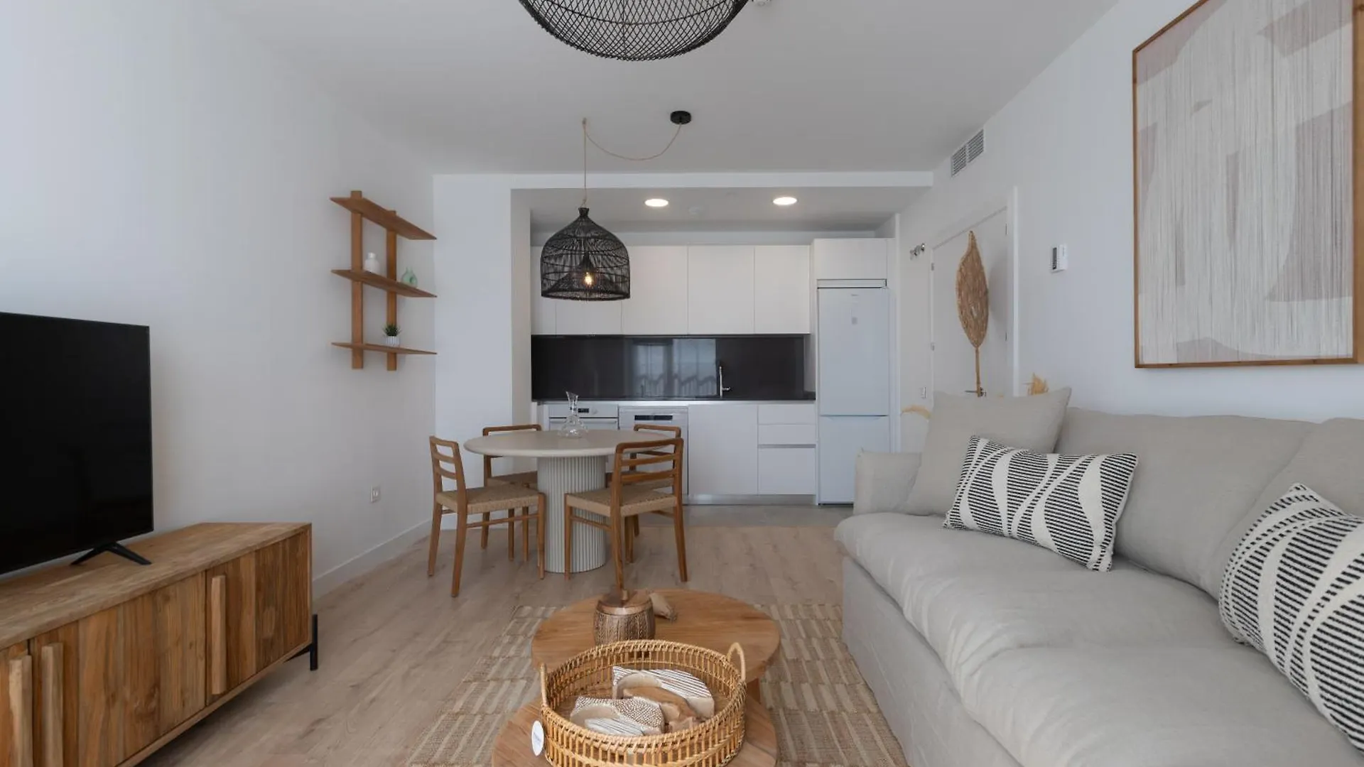 Unique Three-Bedroom Apartment In The Heart Of Málaga Espanha